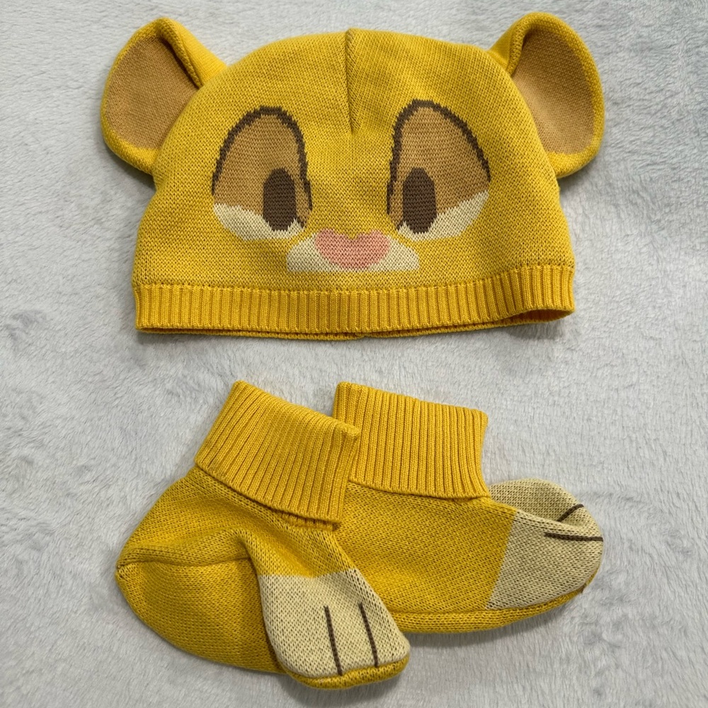 ❤️ Disney baby simba beanie and bootie set 18-24M 🦁 - Picture 1 of 3